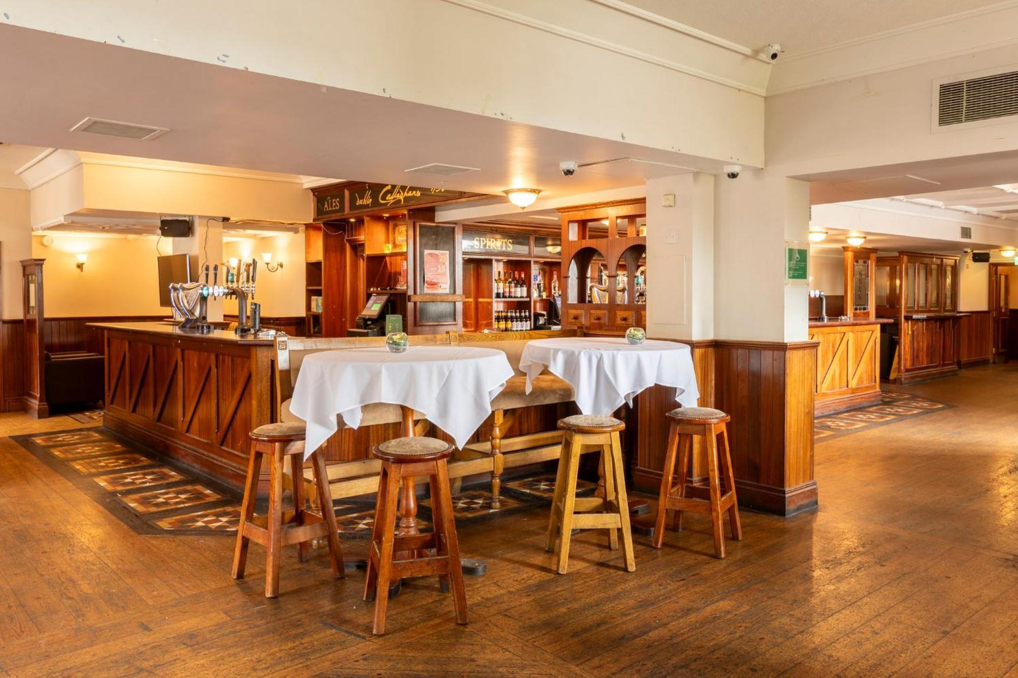 Centre By Ihg Cardiff