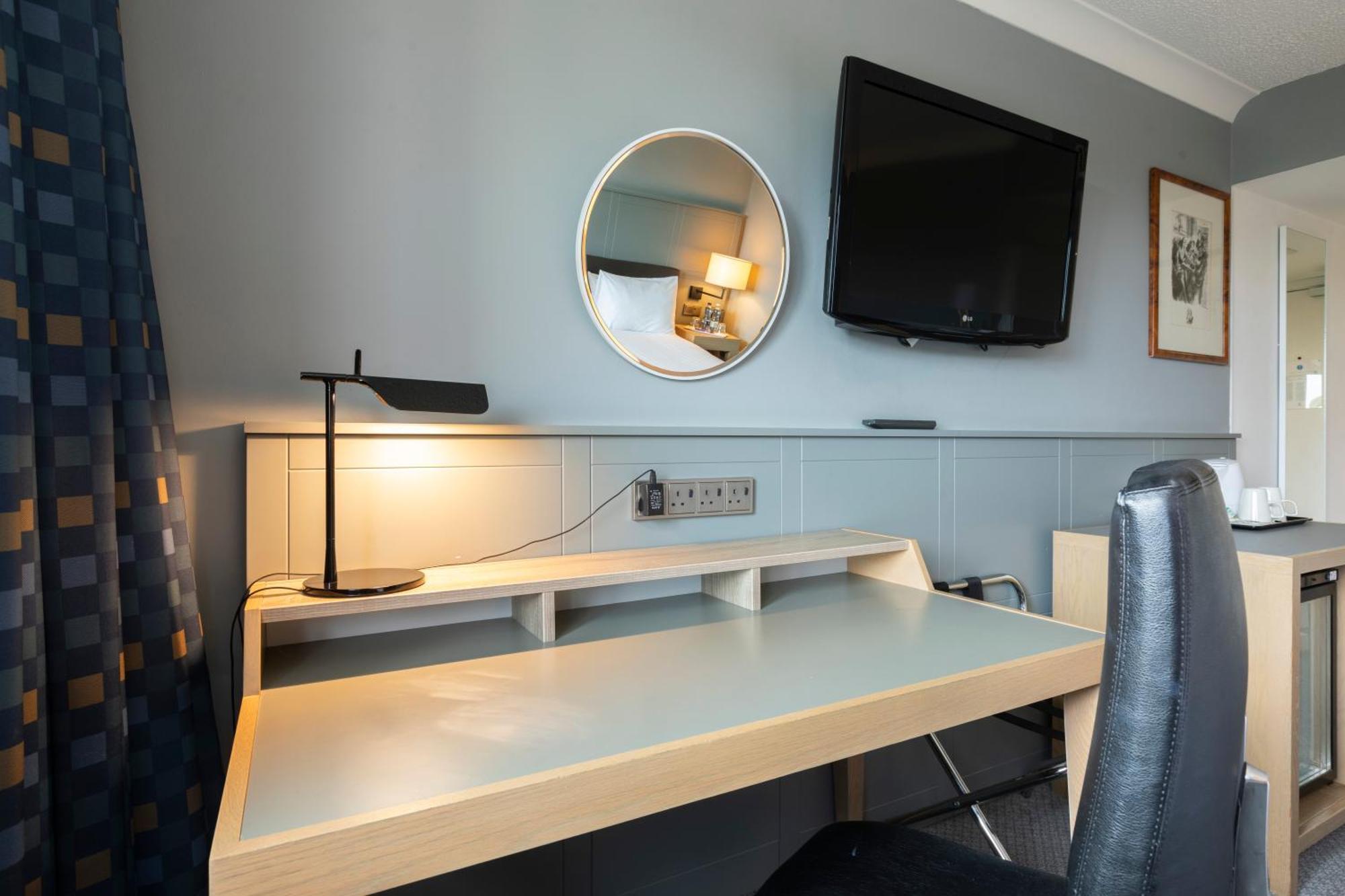 By Ihg